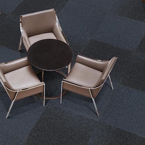 Hypnotic carpet tile